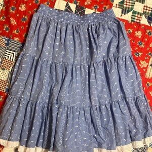 Square dancing skirt, size M.